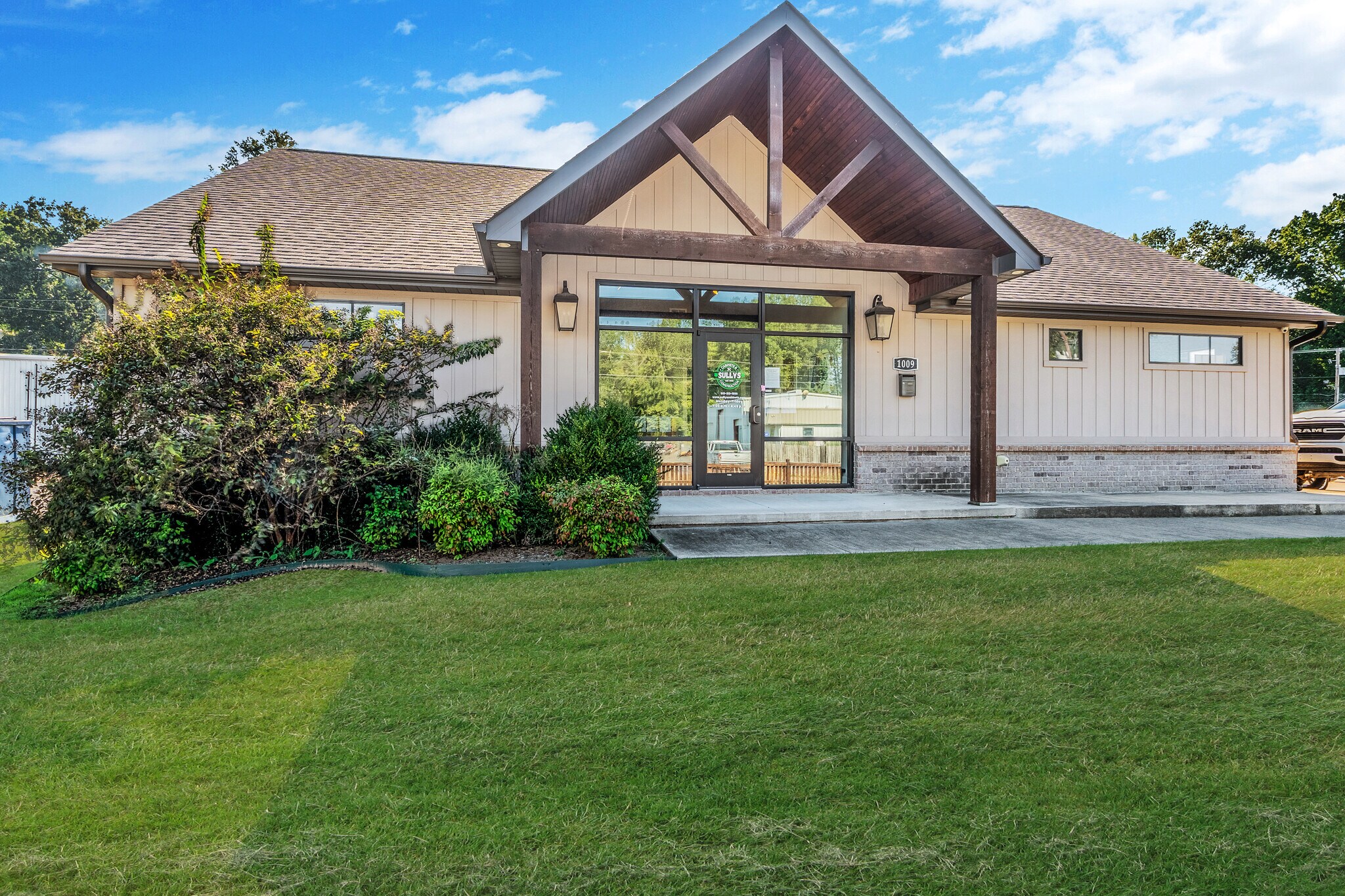 1009 S Redmond Rd, Jacksonville, AR for sale Primary Photo- Image 1 of 20