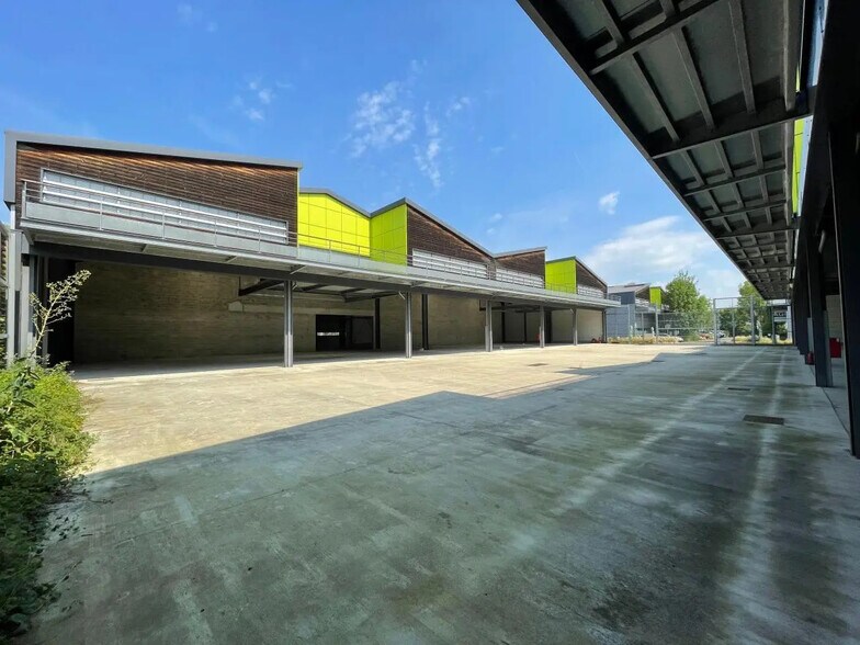 Flex dans Cormeilles-en-Parisis à louer - Photo du bâtiment - Image 2 de 5