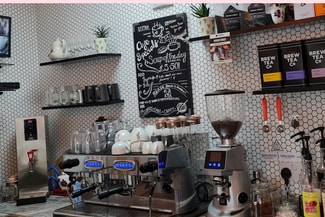 Plus de détails pour 6 Station Rd, Warrington - Commerce de détail à vendre