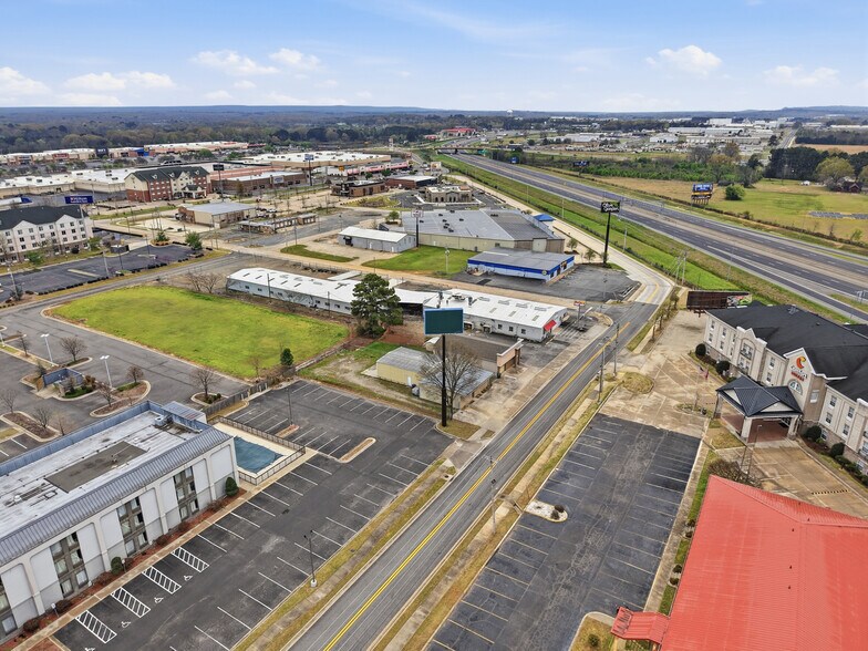 708 Museum Rd, Conway, AR à louer - Photo du bâtiment - Image 2 de 13