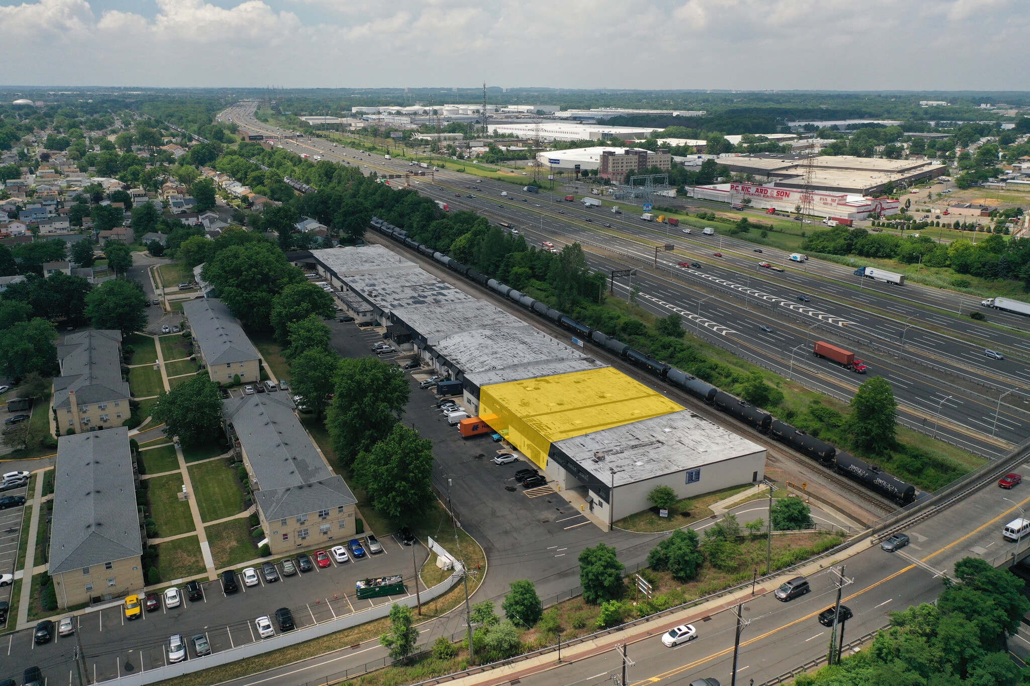 1001 Roosevelt Ave, Carteret, NJ à louer Photo intérieure- Image 1 de 2