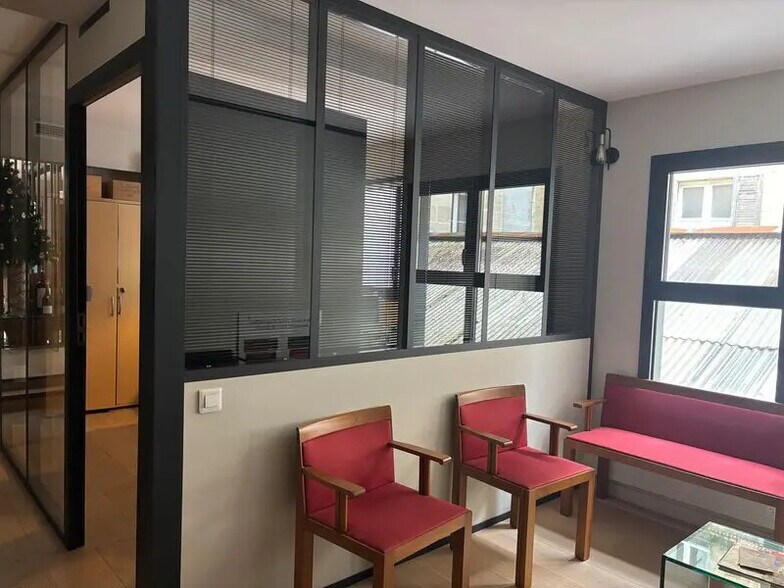 Office in Bordeaux for lease - Building Photo - Image 2 of 8