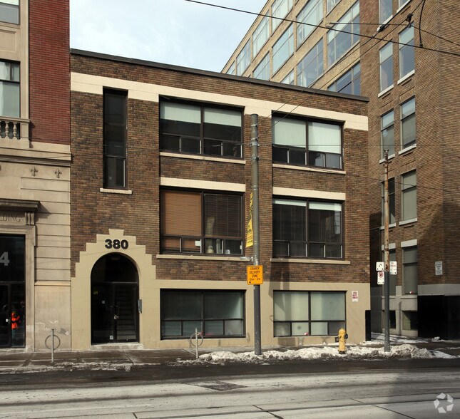 380 Adelaide St W, Toronto, ON à louer - Photo principale - Image 1 de 4