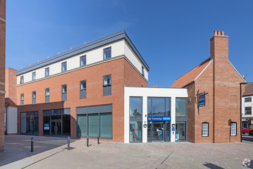 Beaumont Cross, Newark for lease - Primary Photo - Image 1 of 4