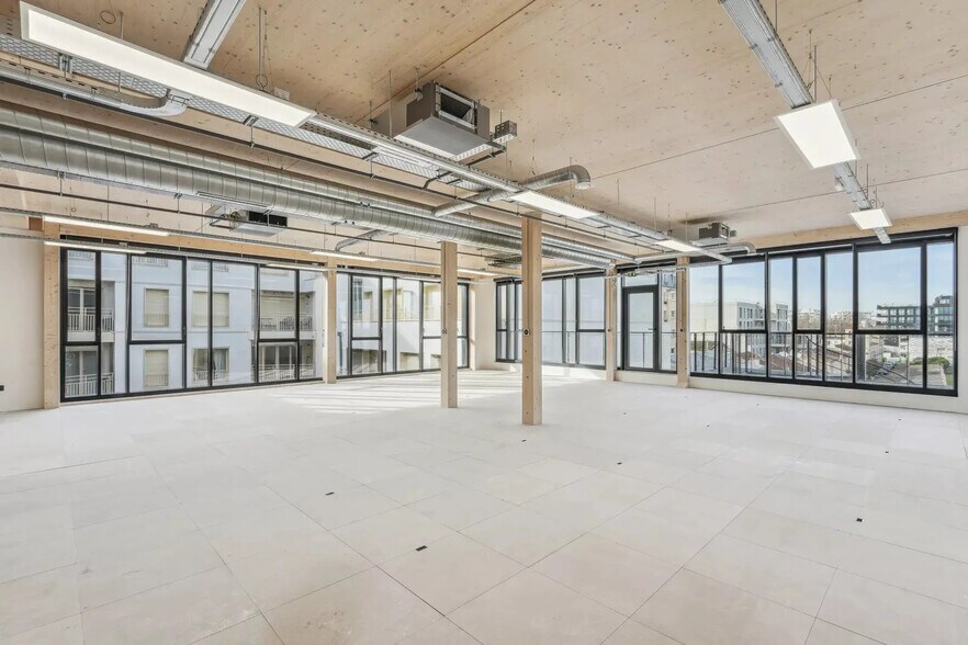 4 Rue Petit, Clichy à louer - Photo du bâtiment - Image 2 de 5