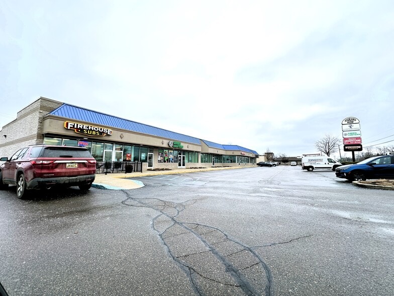 5790-5832 Highland Rd, Waterford, MI à louer - Photo du bâtiment - Image 2 de 21