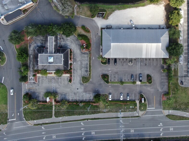3503 Kernan Blvd S, Jacksonville, FL à vendre - Photo du bâtiment - Image 3 de 9