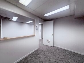 111 E 35th St, New York, NY à louer Photo intérieure- Image 2 de 14