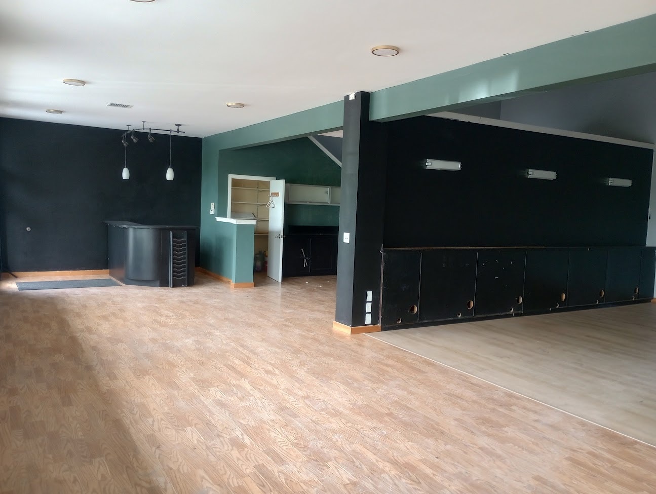 115-127 Kellogg Rd, Bellingham, WA for lease Building Photo- Image 1 of 11