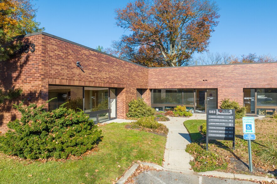 583-595 Skippack Pike, Blue Bell, PA à vendre - Photo du bâtiment - Image 1 de 17
