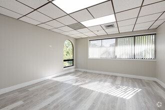 499 NW 70th Ave, Plantation, FL à vendre Photo intérieure- Image 2 de 3