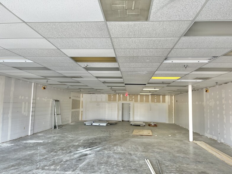 3600 Commerce Dr, Warsaw, IN for lease - Interior Photo - Image 3 of 5