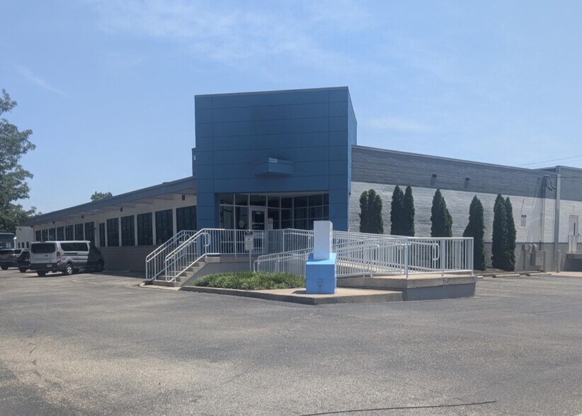 700 E First St, Dayton, OH à vendre - Photo du bâtiment - Image 1 de 10