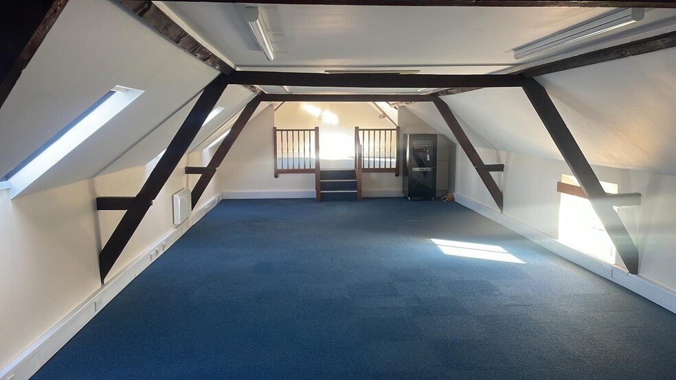 Holmsted Hl, Cuckfield for lease - Building Photo - Image 2 of 9