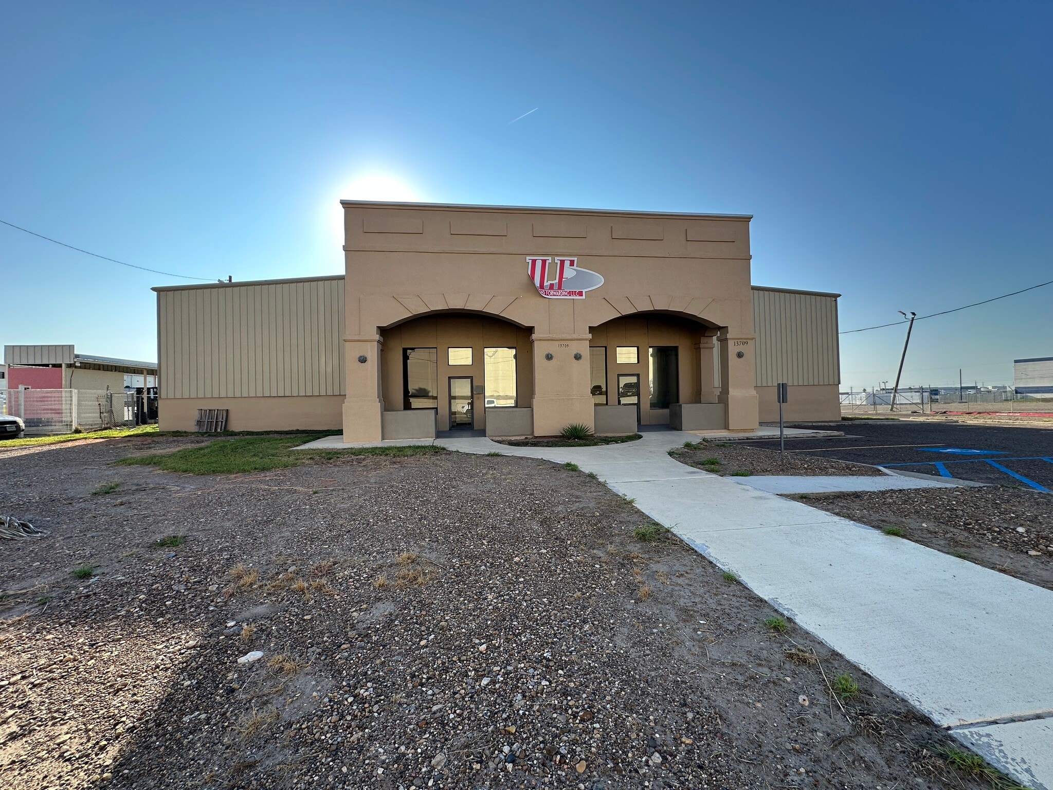13709 N Unitec Dr, Laredo, TX for lease Interior Photo- Image 1 of 3