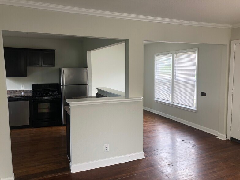 261 Claremont Ave, San Antonio, TX à vendre - Photo du bâtiment - Image 2 de 32