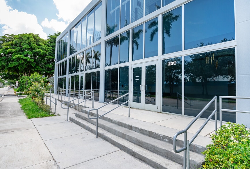 10450 NW 33rd St, Doral, FL for sale - Building Photo - Image 2 of 22