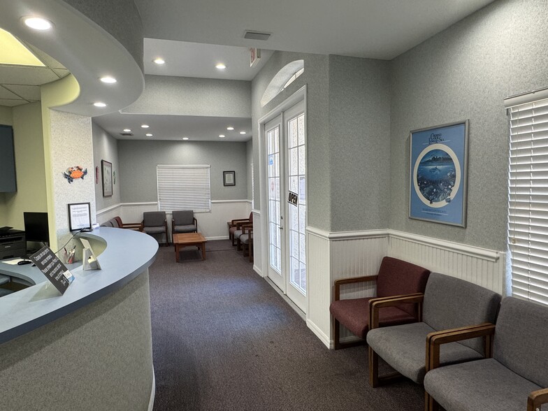 15283 Amberly Dr, Tampa, FL for lease - Building Photo - Image 2 of 15