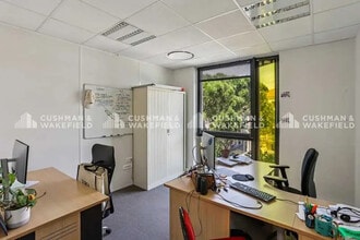 Office in Aix-en-Provence for lease Interior Photo- Image 2 of 16