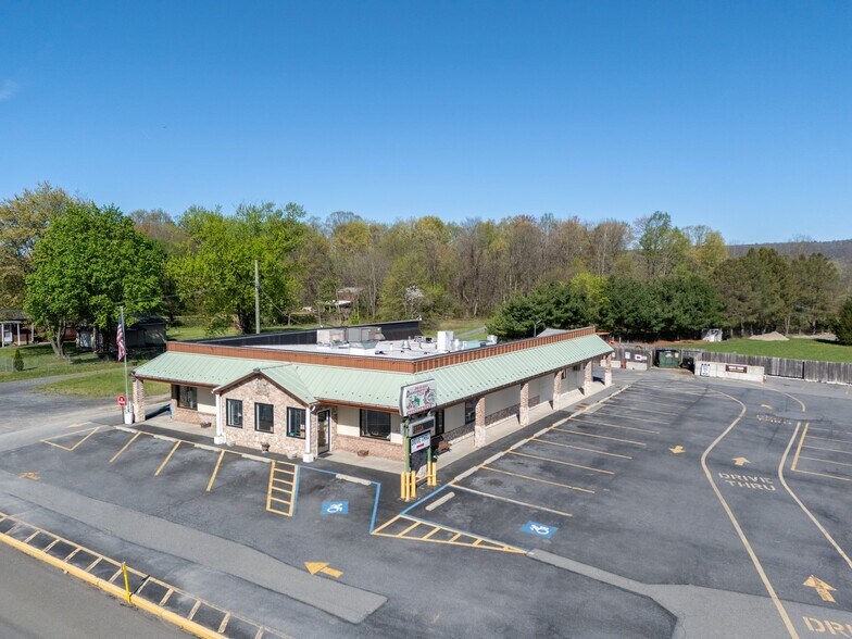 232 W Moorestown Rd, Wind Gap, PA à vendre - Photo du bâtiment - Image 3 de 64