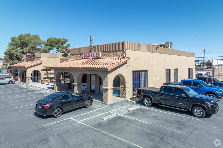 4970 Arville St, Las Vegas, NV à louer - Photo du bâtiment - Image 2 de 9
