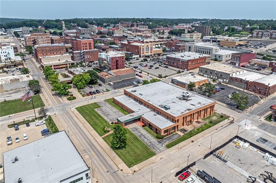 315 S 6th St, Saint Joseph, MO for sale - Building Photo - Image 3 of 33