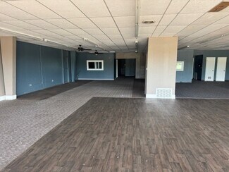 Plus de détails pour 304 W Mcartor Rd, Dodge City, KS - Bureau/Commerce de détail à louer