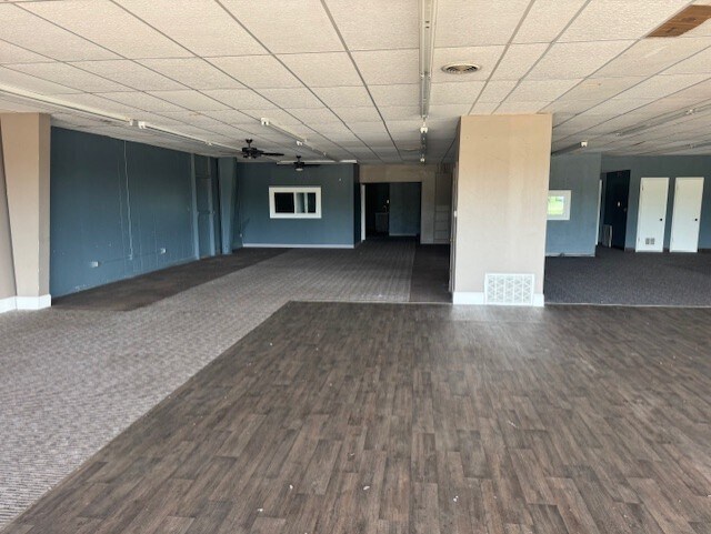 More details for 304 W Mcartor Rd, Dodge City, KS - Office/Retail for Lease