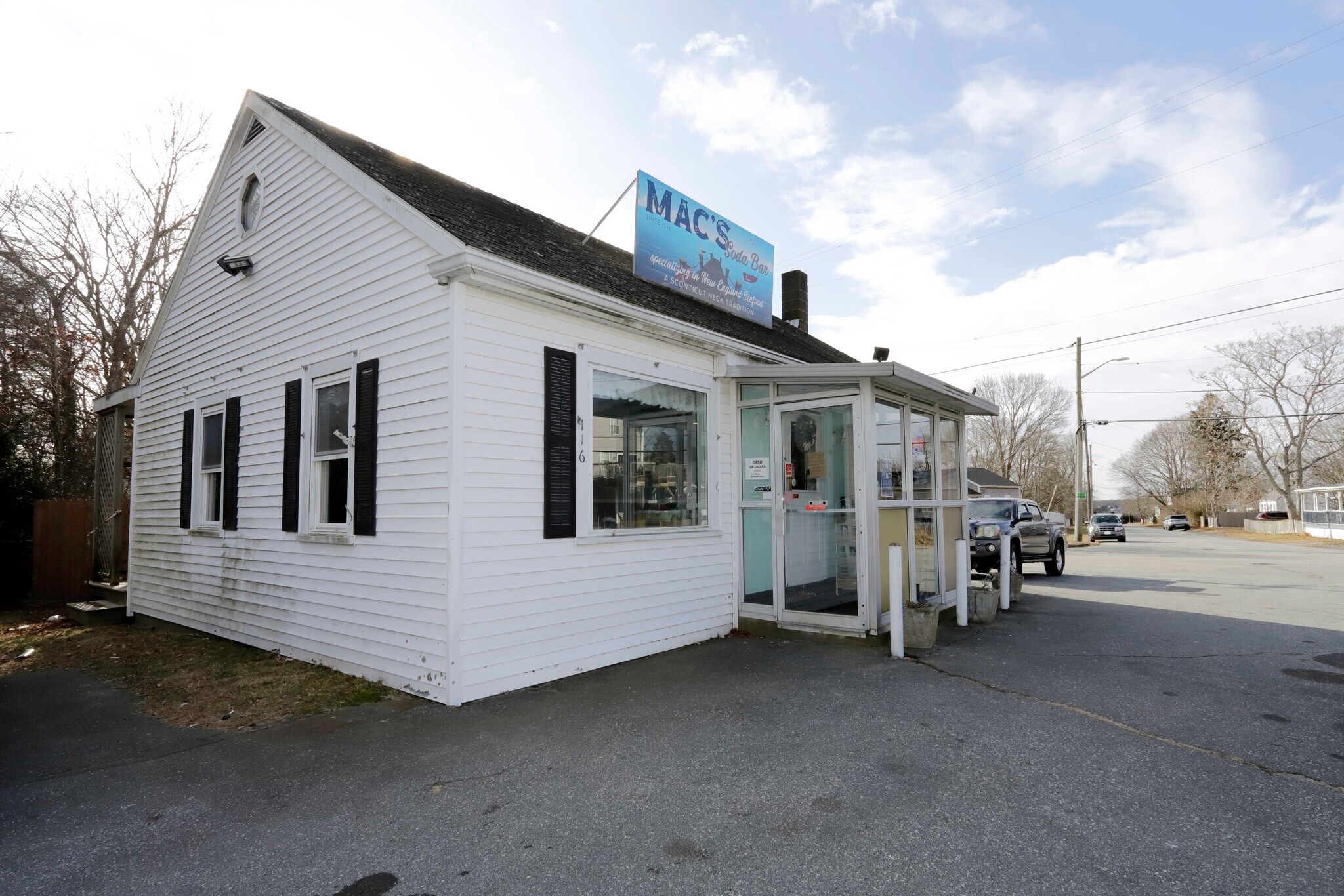 116 Sconticut Neck Rd, Fairhaven, MA for sale Primary Photo- Image 1 of 21