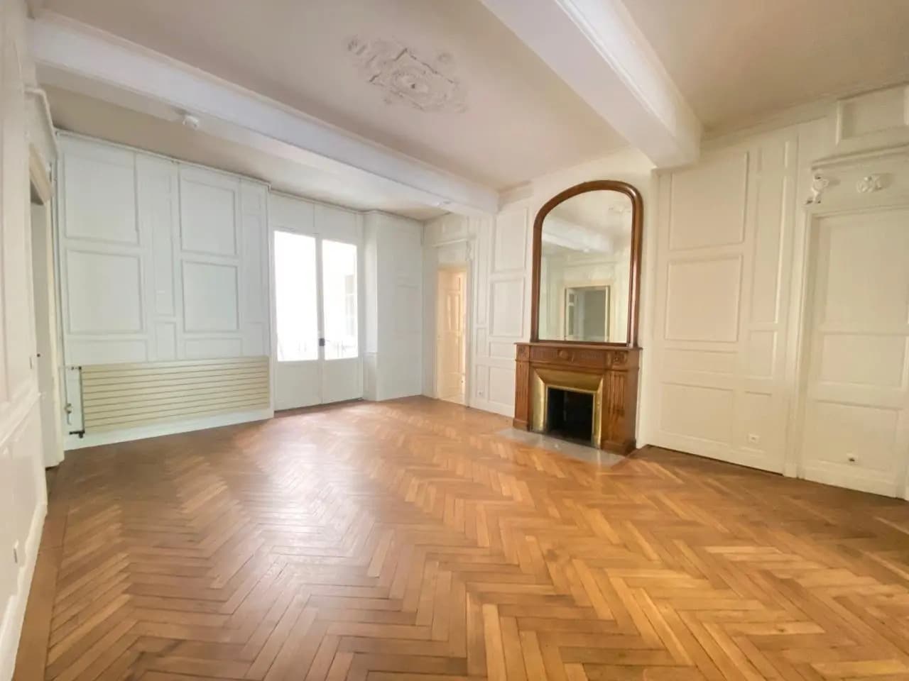 Office in Bordeaux for lease Interior Photo- Image 1 of 10