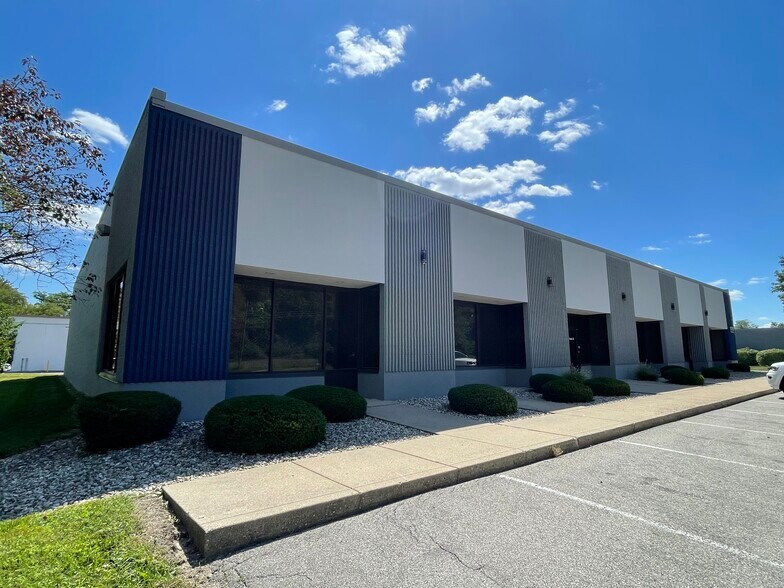 3875 Culligan Ave, Indianapolis, IN à louer - Photo du bâtiment - Image 2 de 3