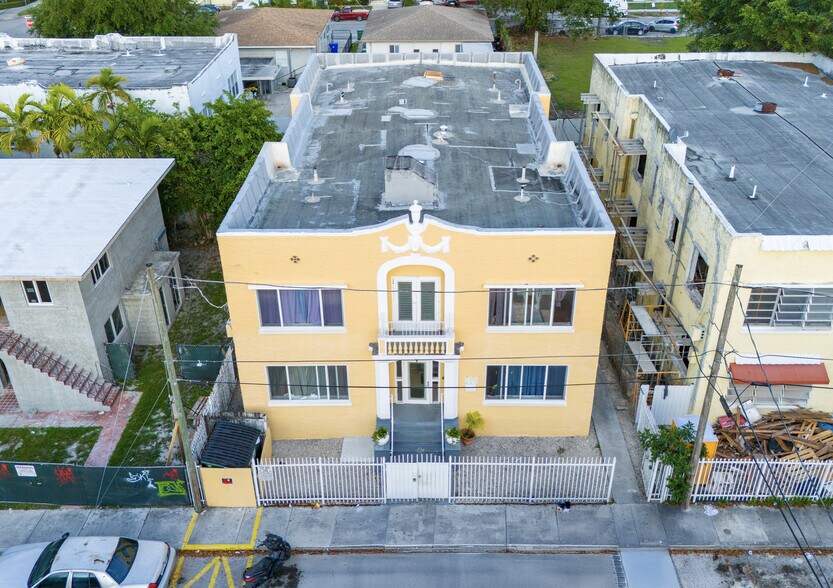 527 SW 7th Ct, Miami, FL à vendre - Photo principale - Image 1 de 1