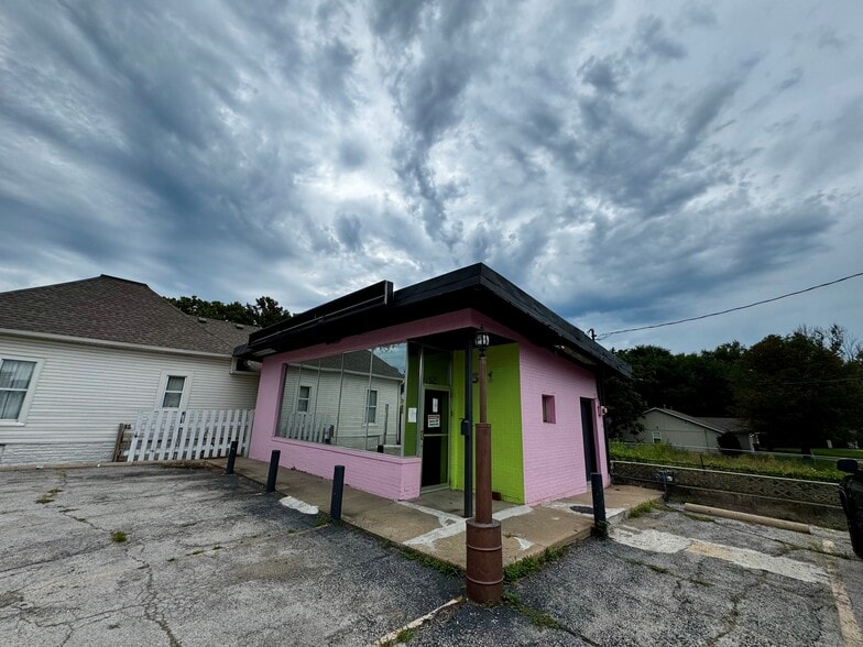 301 E 23rd St S, Independence, MO for sale - Building Photo - Image 2 of 10