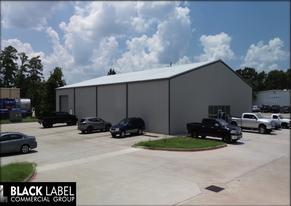 7,500 SF With 7,700 SF Yard Space - Entrepôt