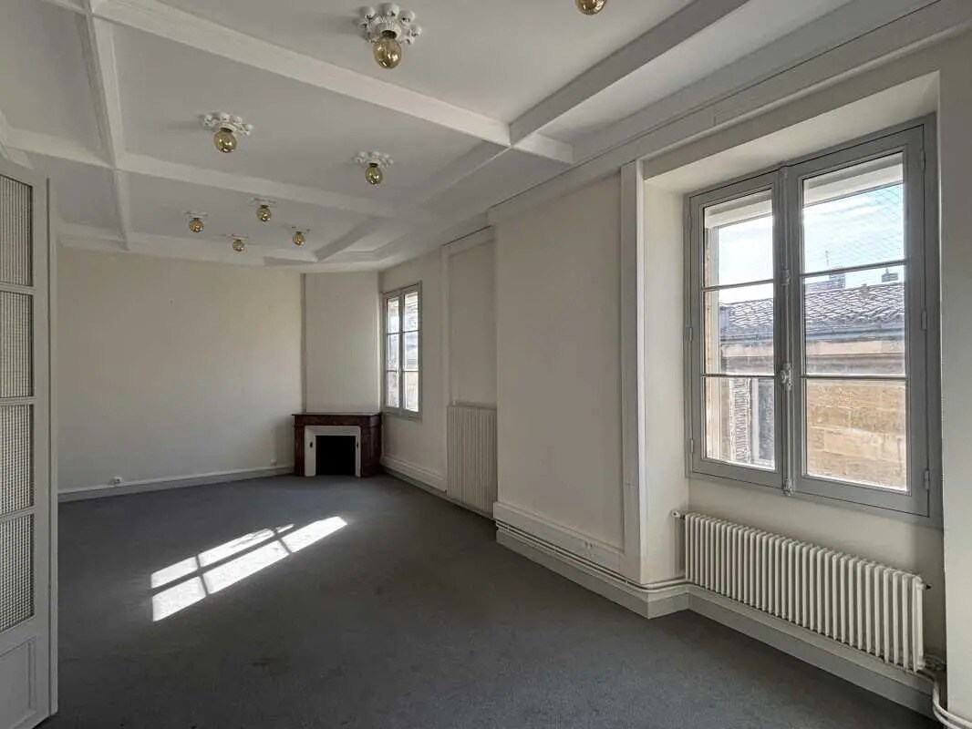 Office in Bordeaux for lease Interior Photo- Image 1 of 15