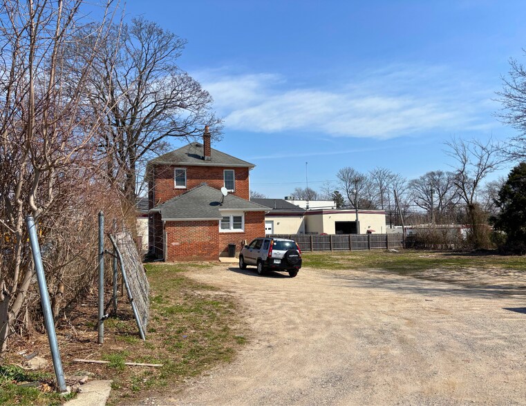 149 Depot Rd, Huntington Station, NY à vendre - Photo du bâtiment - Image 2 de 4