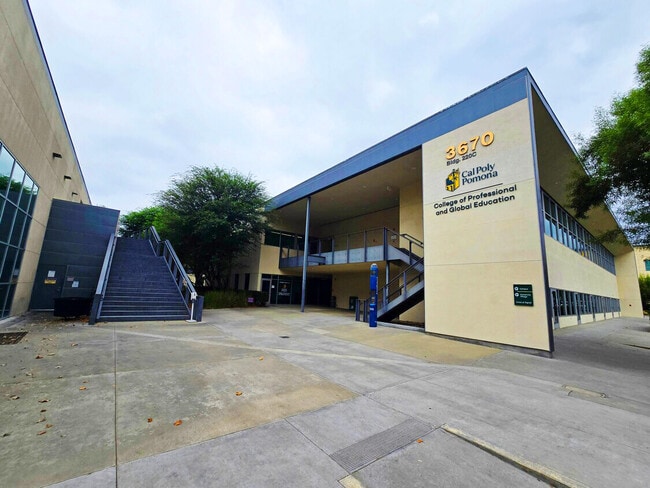 Plus de détails pour 3670 W Temple Ave, Pomona, CA - Bureau à louer