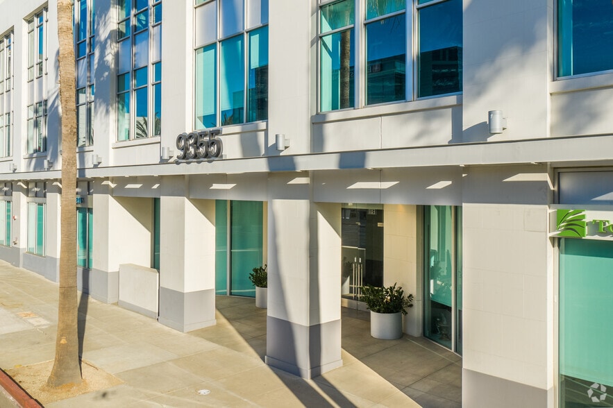 9355-9361 Wilshire Blvd, Beverly Hills, CA for lease - Building Photo - Image 3 of 5