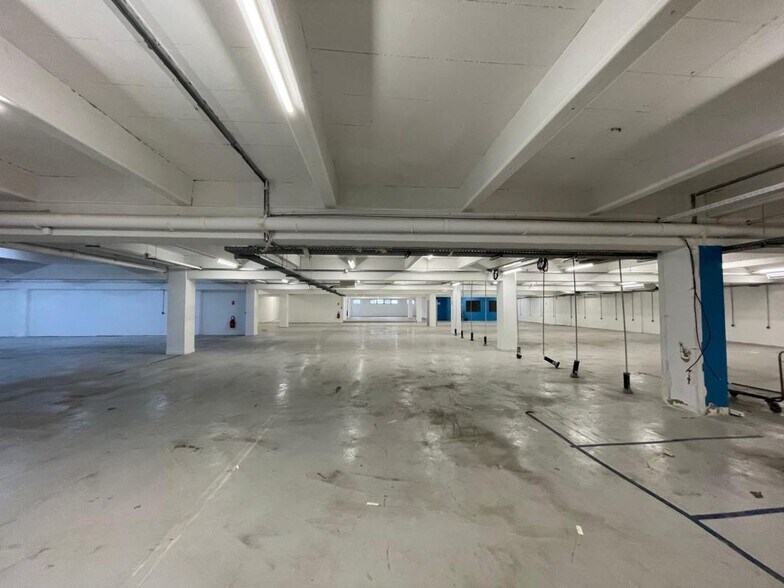 Industrial in Créteil for lease - Interior Photo - Image 3 of 3