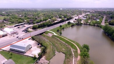 1425 N Main St, Taylor, TX - Aerial map view