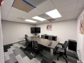 702 Russell Ave, Gaithersburg, MD à louer Photo intérieure- Image 2 de 6