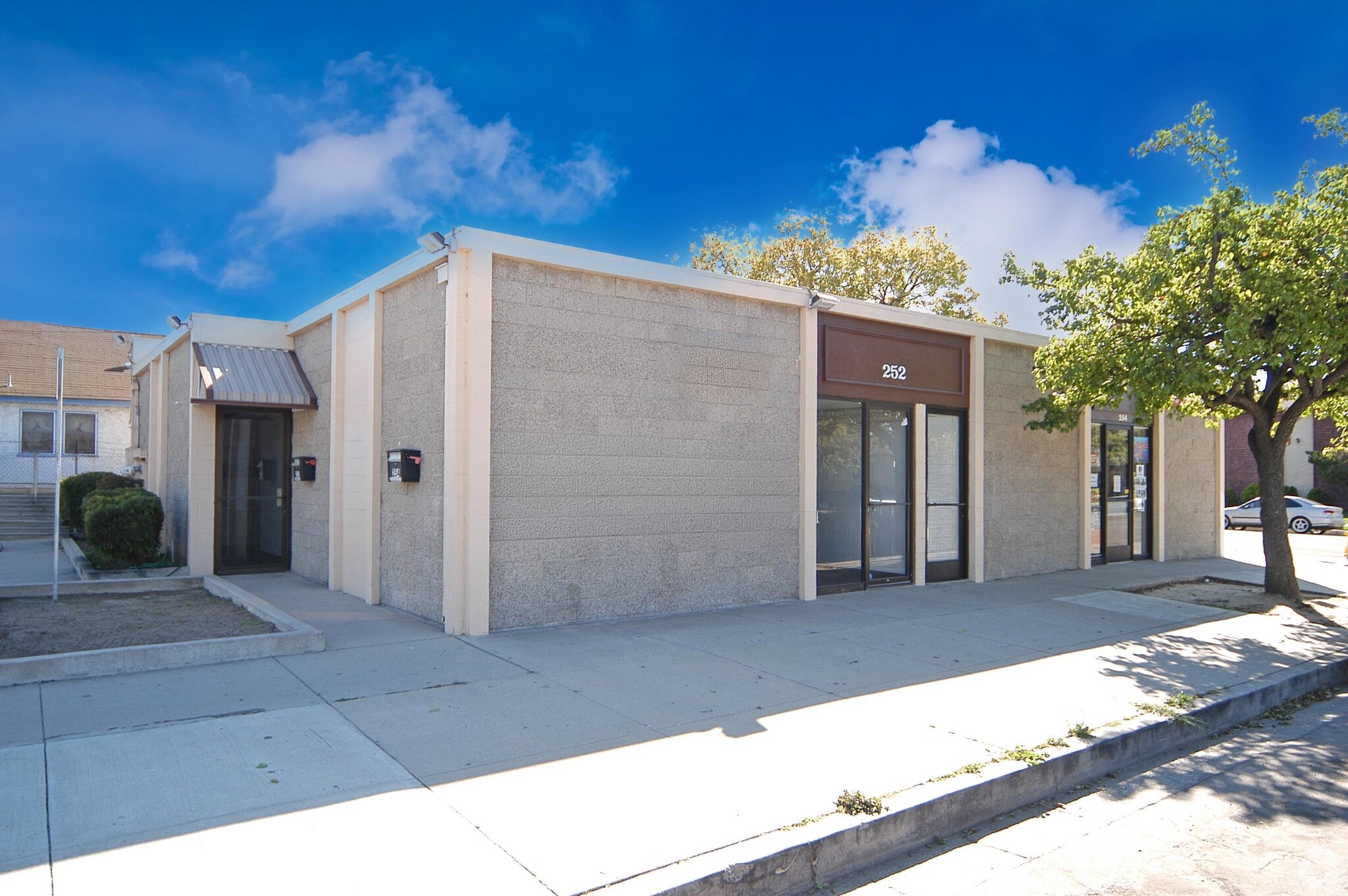 252-254 W 1st St, Oxnard, CA for sale Primary Photo- Image 1 of 8