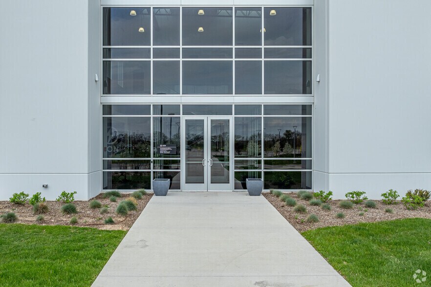 3835 Youngs Rd, Channahon, IL à louer - Photo du bâtiment - Image 2 de 10