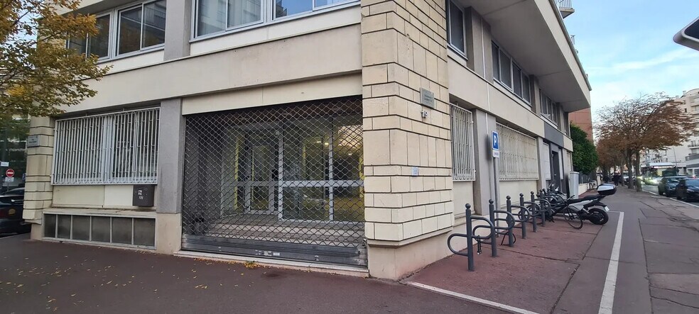 Bureau dans Issy-les-Moulineaux à louer - Photo du bâtiment - Image 2 de 6