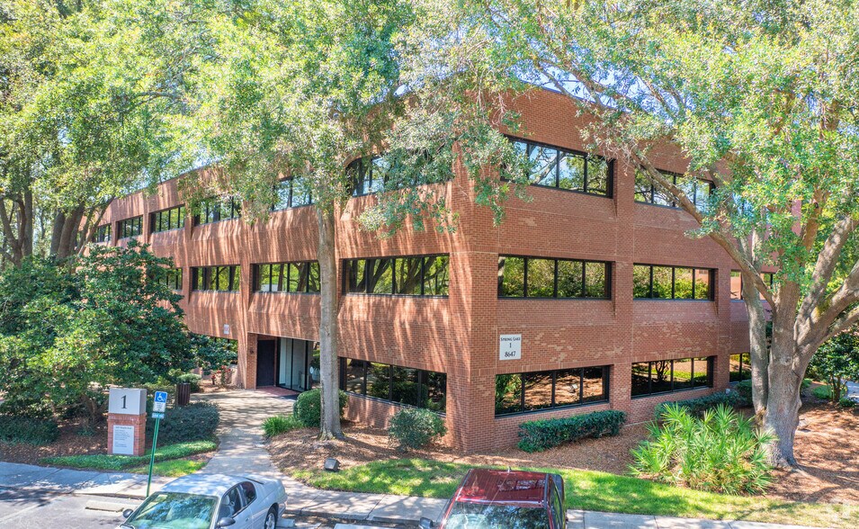 8647 Baypine Rd, Jacksonville, FL à louer - Photo du bâtiment - Image 3 de 18