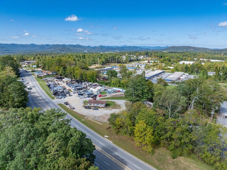 12-14 Airport Rd, Arden, NC à vendre - Photo du bâtiment - Image 2 de 19