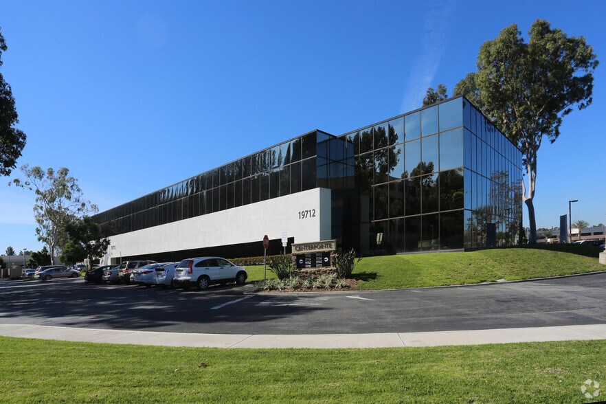 19712 MacArthur Blvd, Irvine, CA à louer - Photo du bâtiment - Image 3 de 8