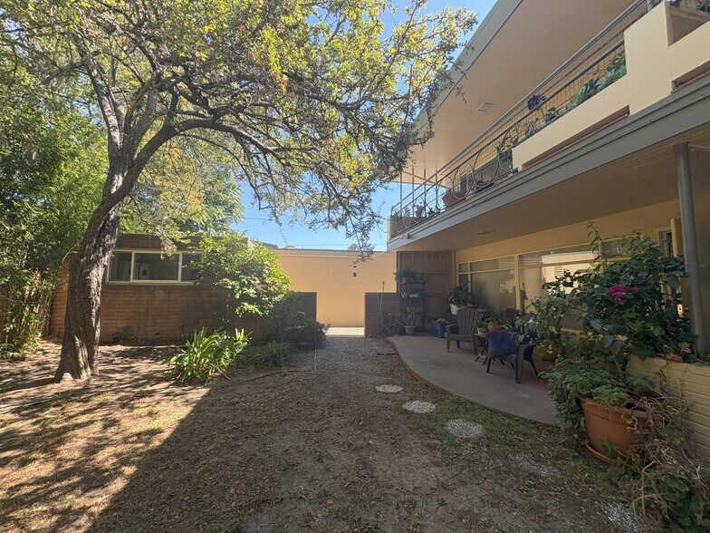 1222 Irwin St, San Rafael, CA à vendre - Photo du bâtiment - Image 2 de 11