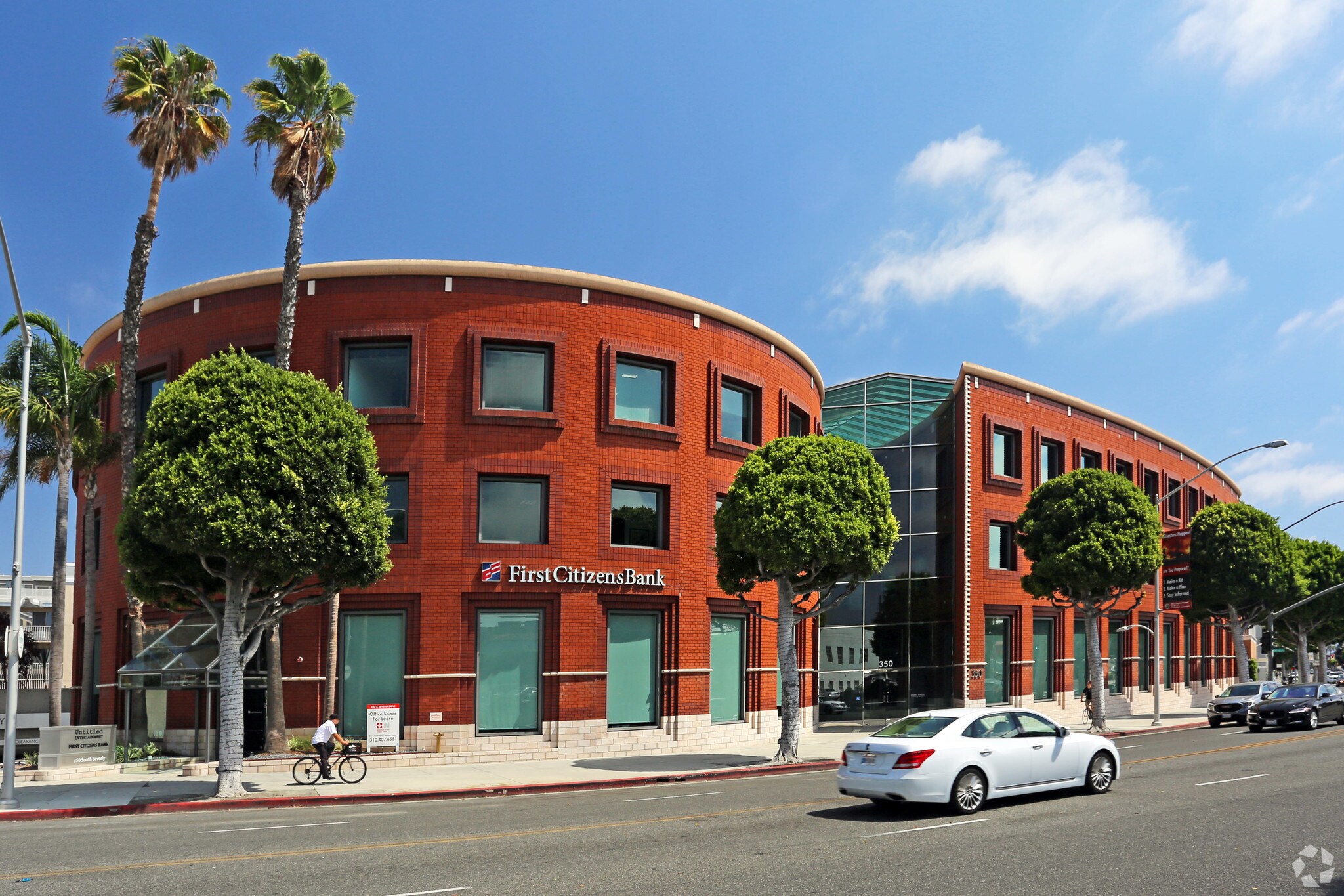 350 S Beverly Dr, Beverly Hills, CA à louer Photo du bâtiment- Image 1 de 6