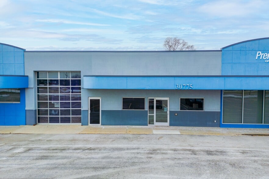 30773-30785 Stephenson Hwy, Madison Heights, MI for lease - Building Photo - Image 2 of 6